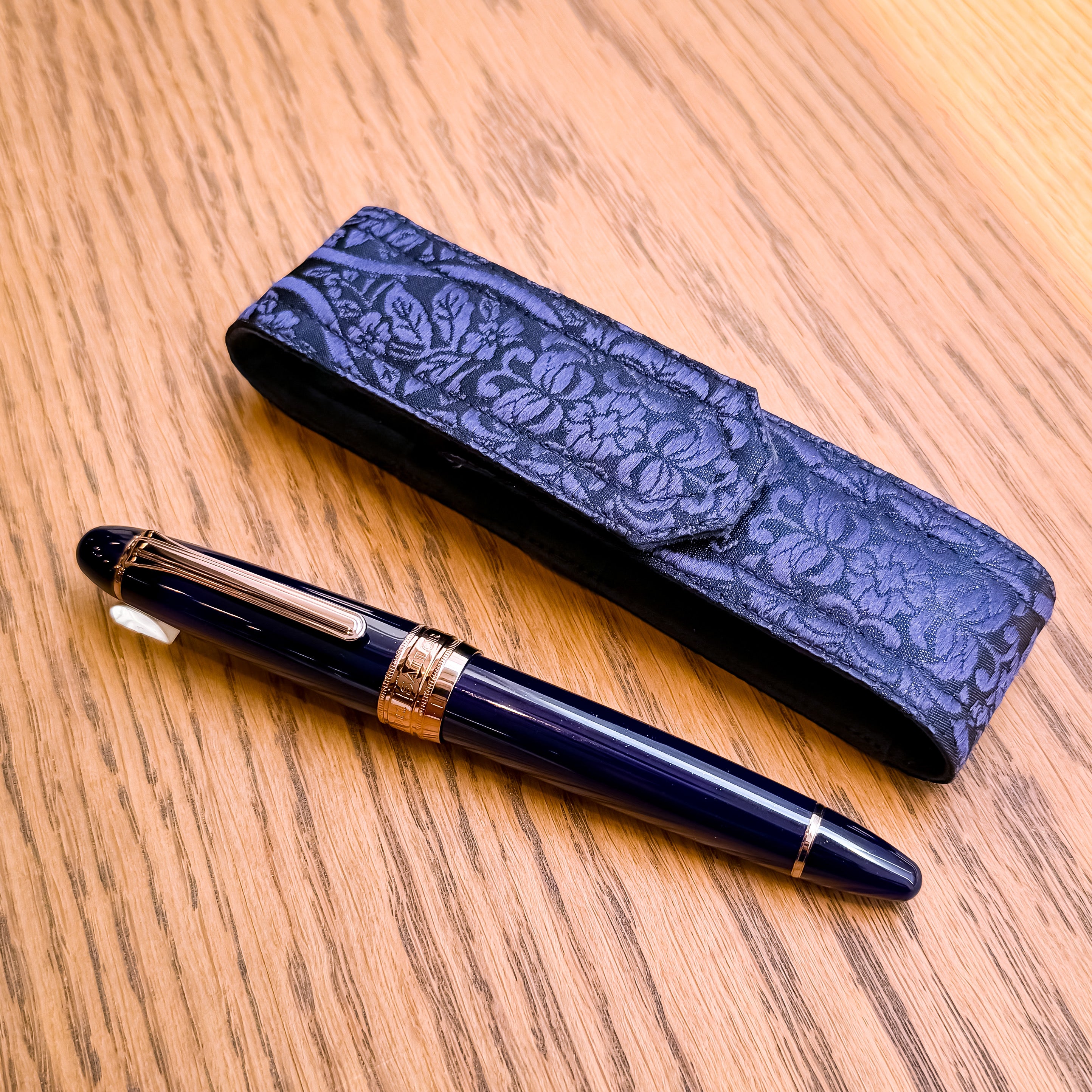 【限定品】yurie style×Giftionery Deltaオリジナル フラップ付きペンケース一本挿し