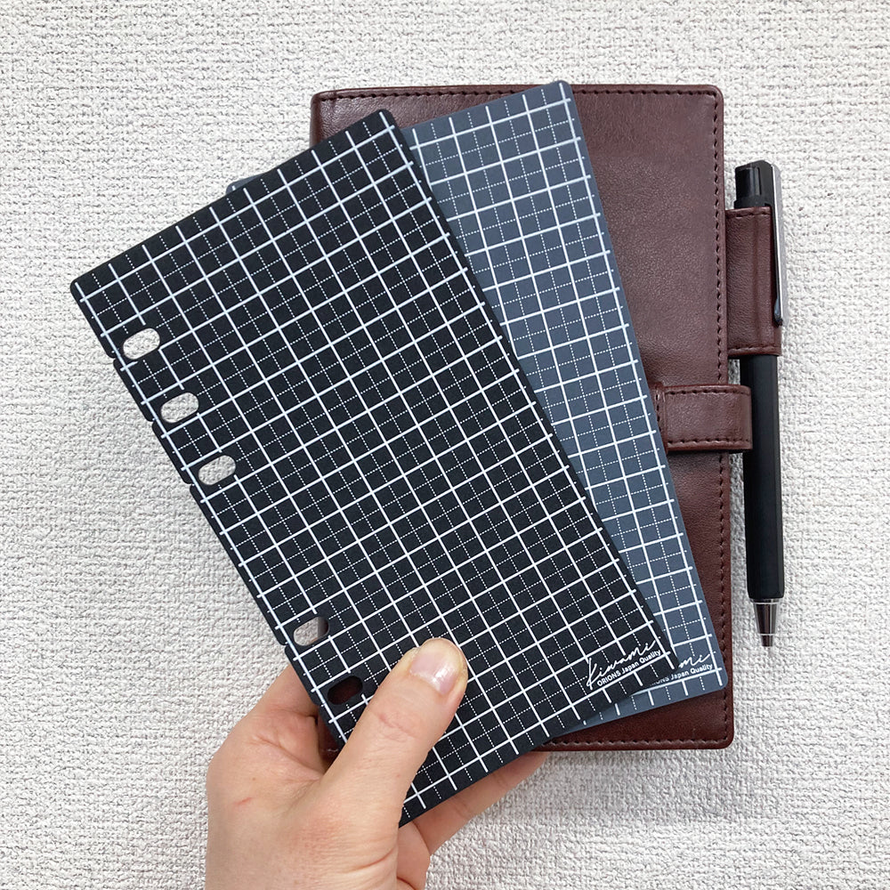 共栄プラスチック Kiwami ライティングマット下敷 バイブルサイズ 黒