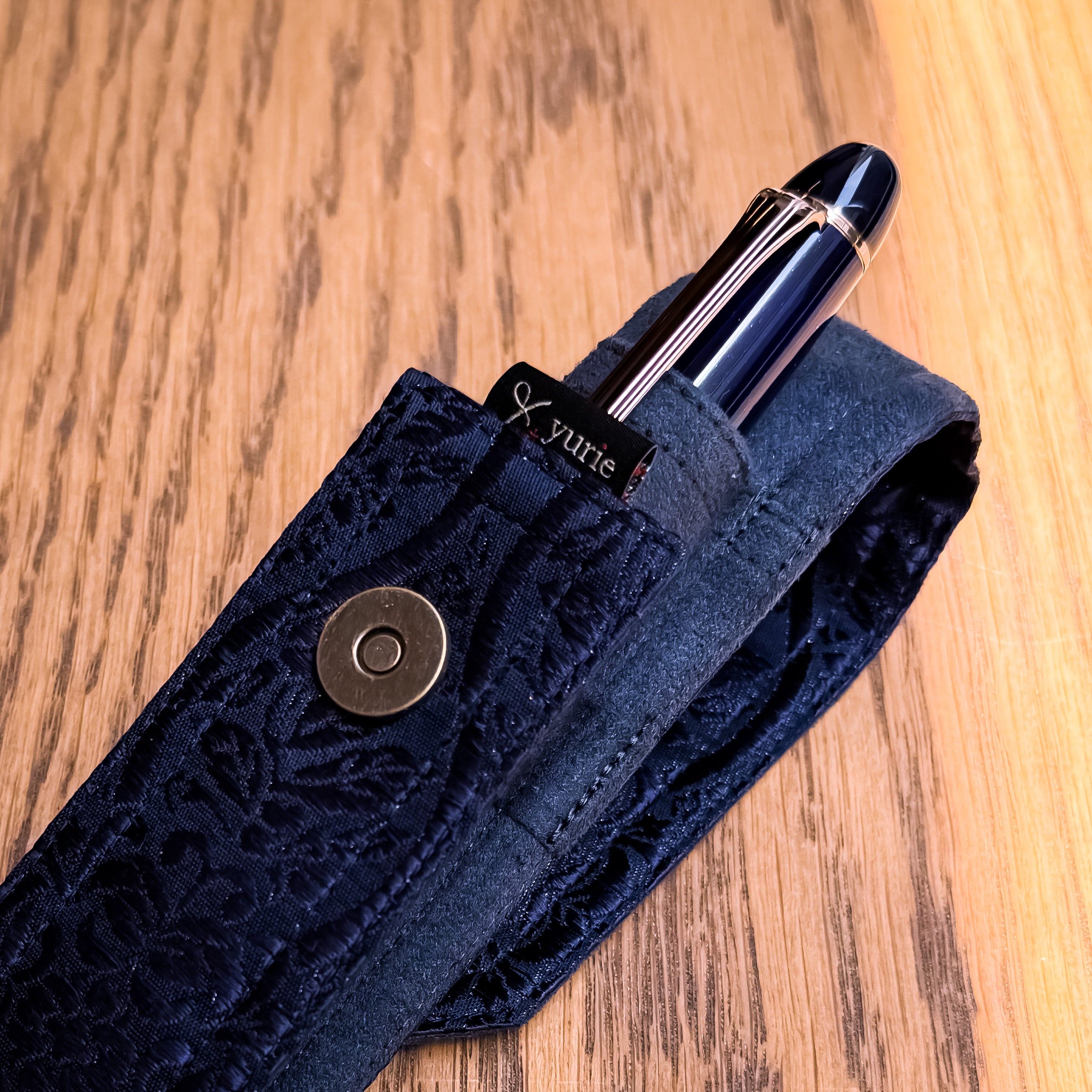 【限定品】yurie style×Giftionery Deltaオリジナル フラップ付きペンケース一本挿し