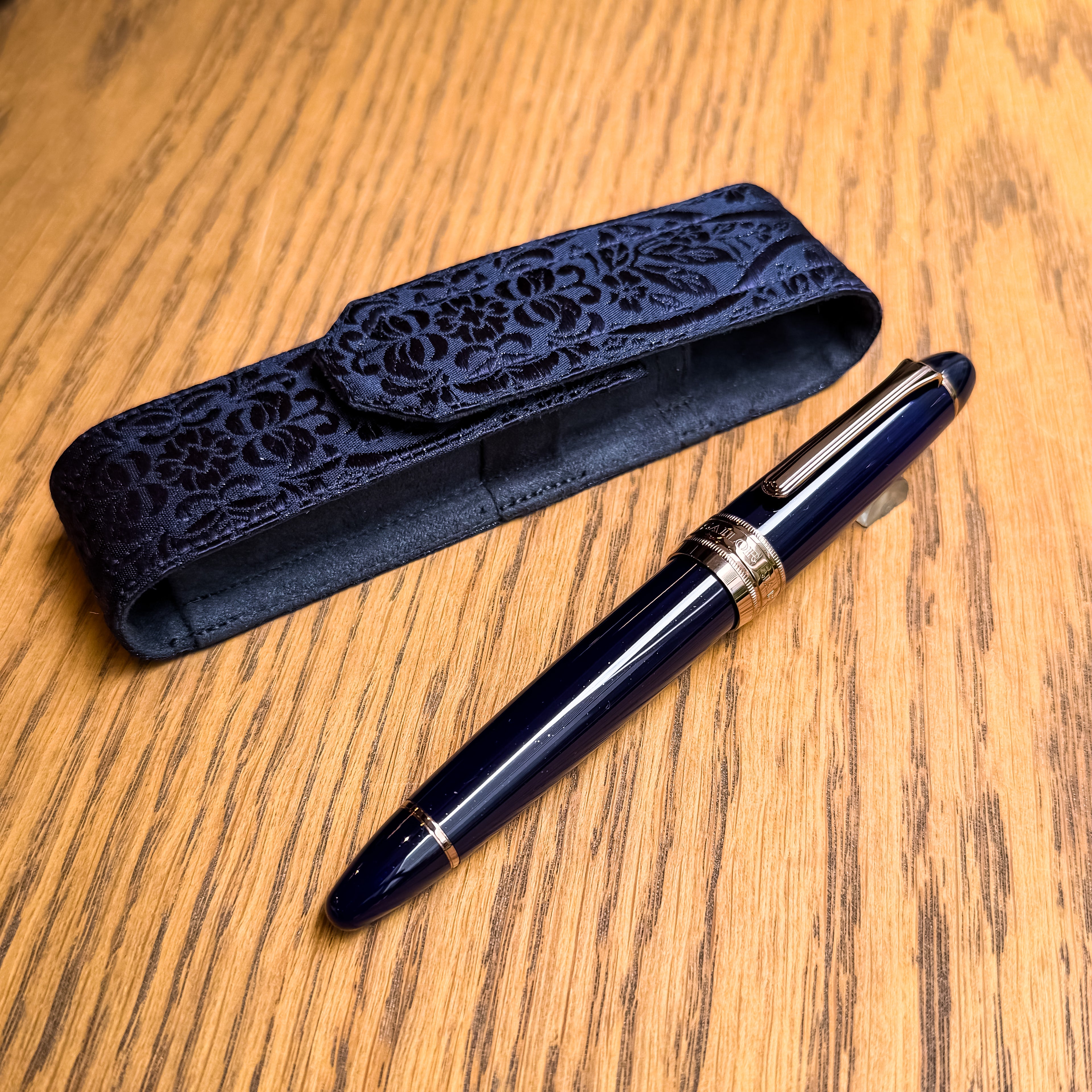 【限定品】yurie style×Giftionery Deltaオリジナル フラップ付きペンケース一本挿し